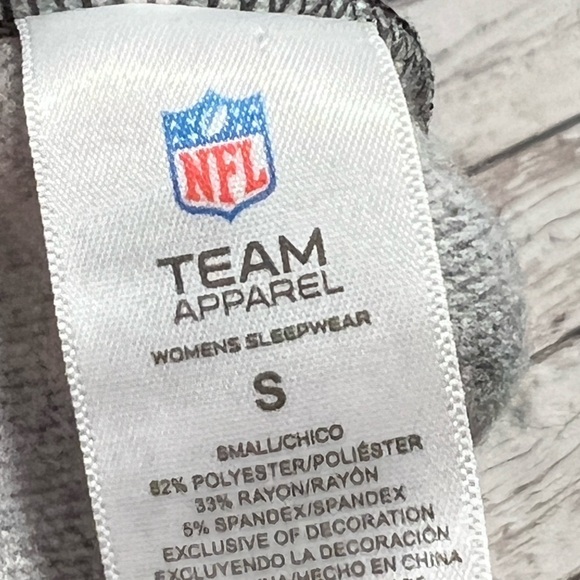 Women's Philadelphia Eagles NFL Football Pullover Jumper Sweatshirt - Picture 4 of 4